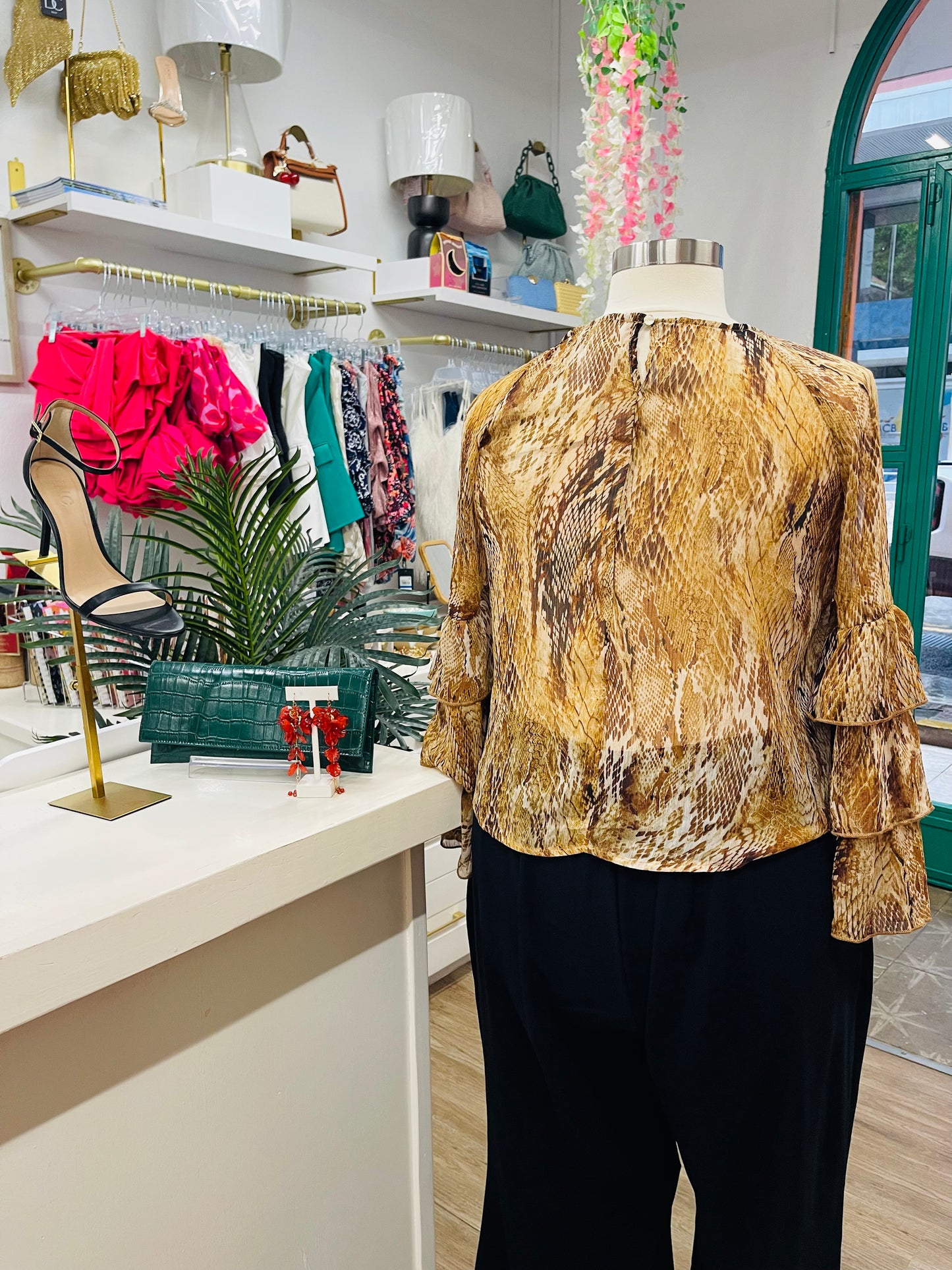 L&P Ruffle Slve Top